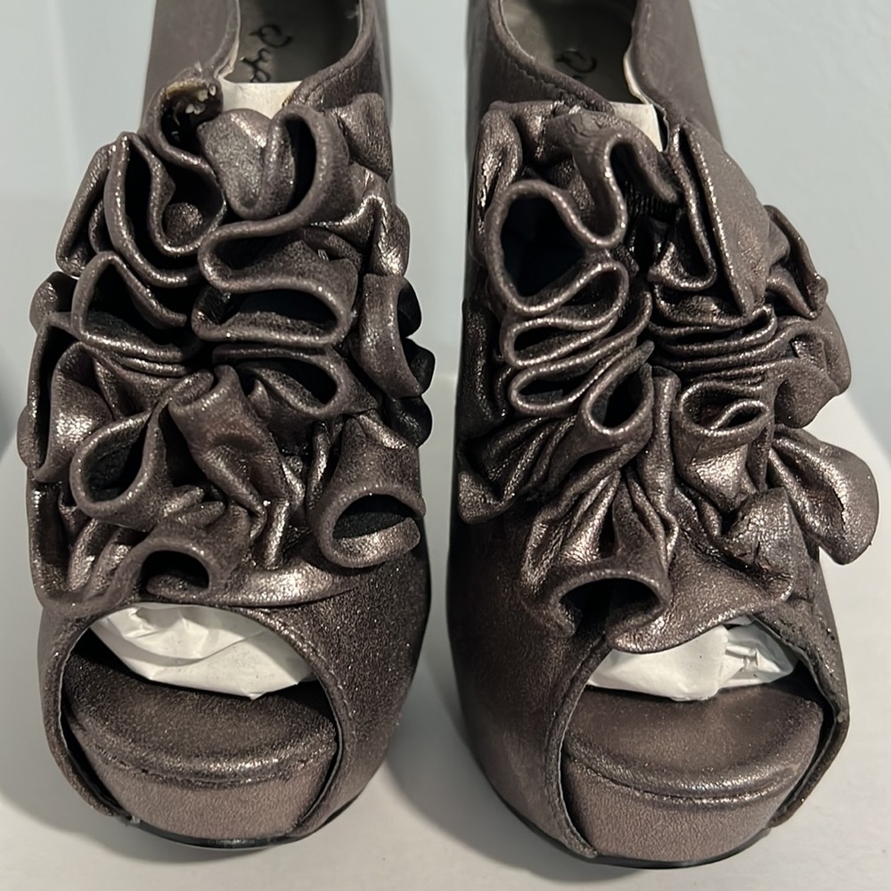 Qupid Ruffled Platform Bootie - Picture 10 of 15